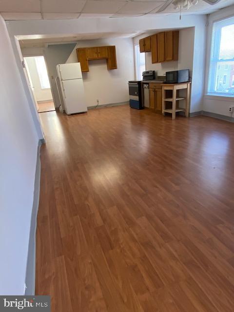 300 East Fort Avenue Baltimore, MD 21230 - Photo 2 of 14 a view of a livingroom with furniture wooden floor and window