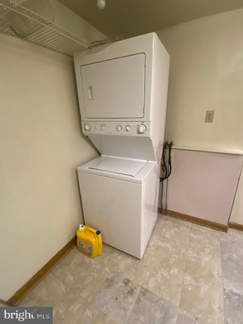 300 East Fort Avenue Baltimore, MD 21230 - Photo 9 of 14 a utility room with dryer and washer