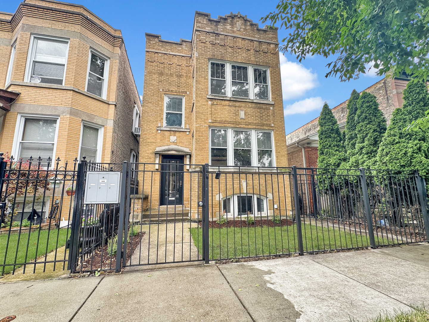 1319 North Ridgeway Avenue Chicago, IL 60651 - Photo 1 of 44 Gallery Image 1