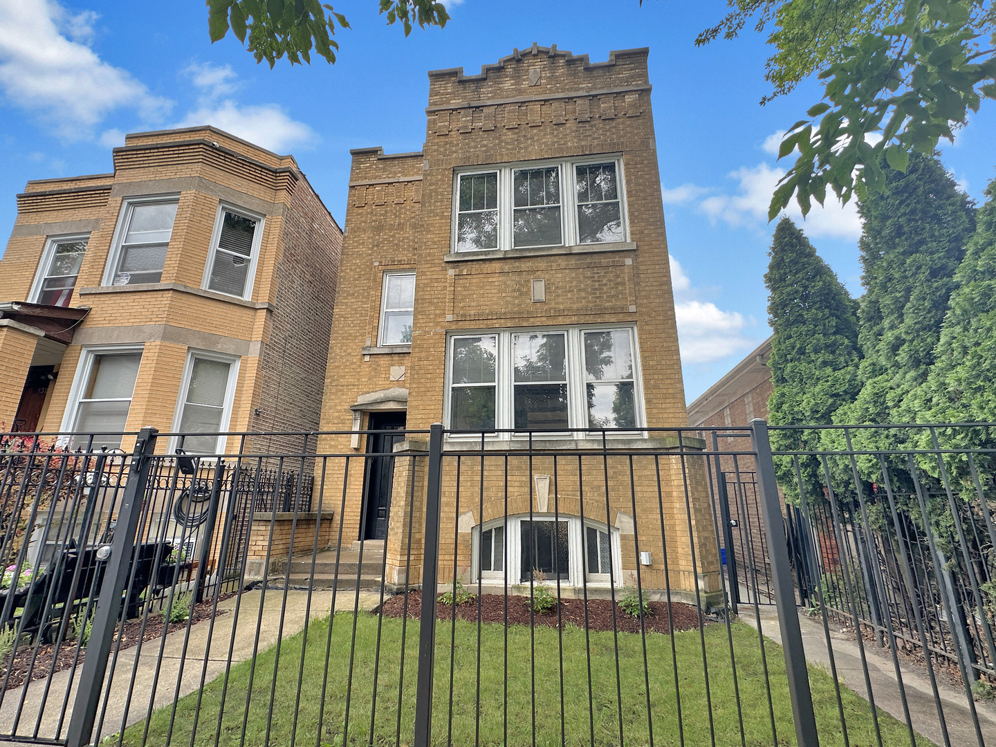 1319 North Ridgeway Avenue Chicago, IL 60651 - Photo 2 of 44 Gallery Image 2