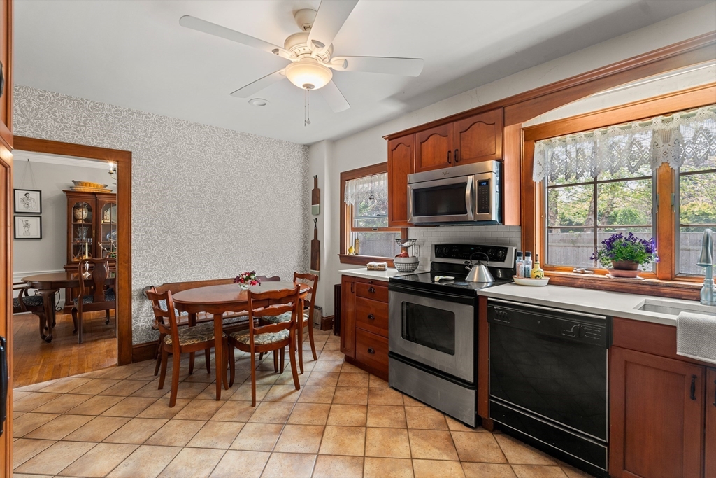 2 Cedar Street Marblehead, MA 01945 - Photo 4 of 30