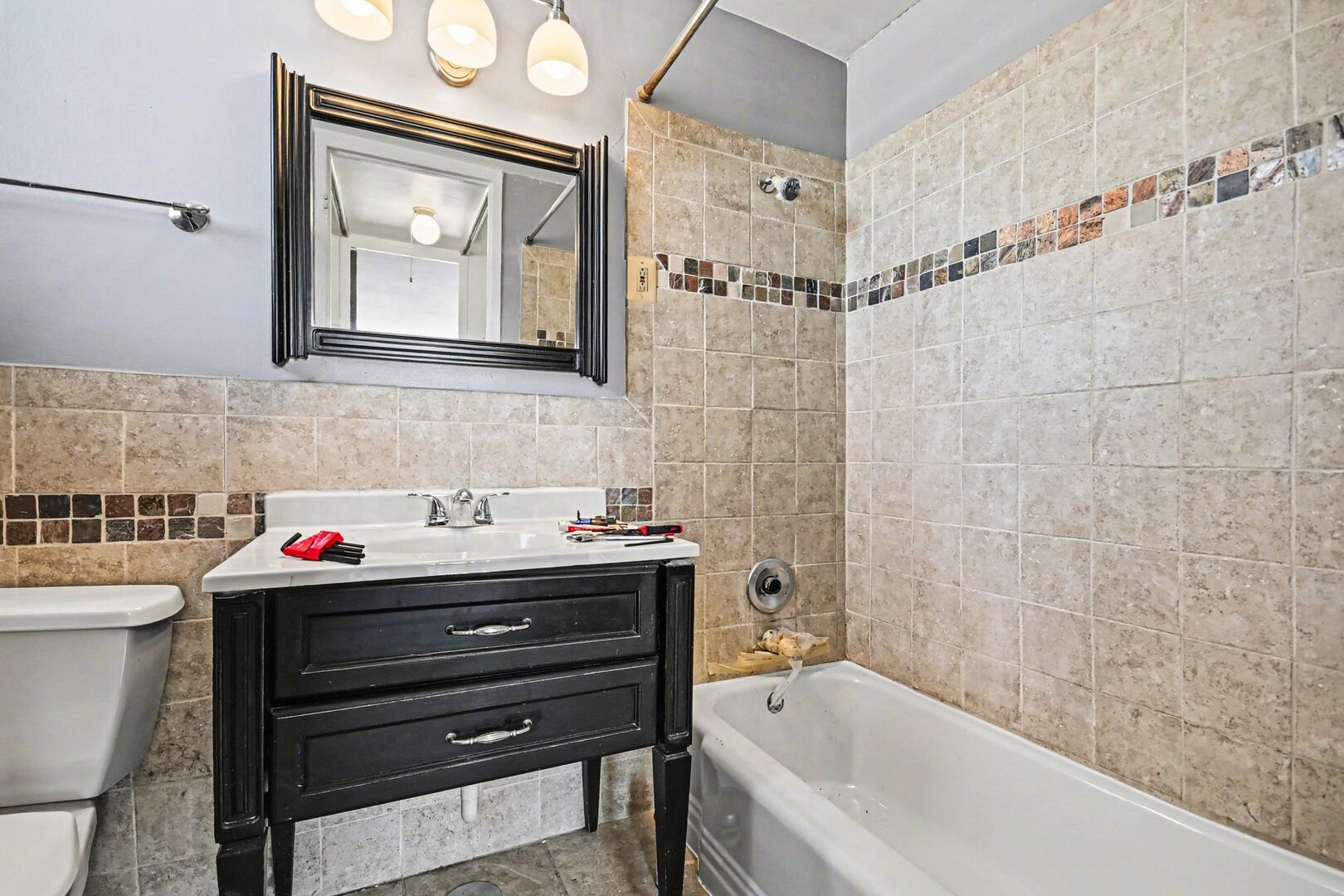 5740 North Sheridan Road, Unit 8D Chicago, IL 60660 - Photo 11 of 27