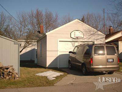 1031 Central Avenue Decatur, IN 46733 - Photo 2 of 6