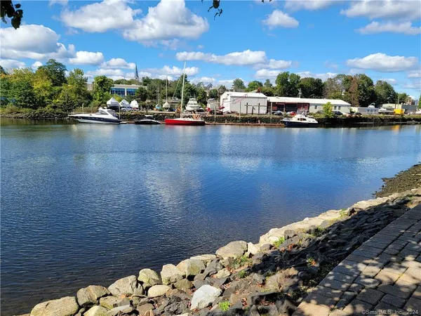 $2,250 | 1 Daskams Lane, Unit 1B, Norwalk, CT 06851