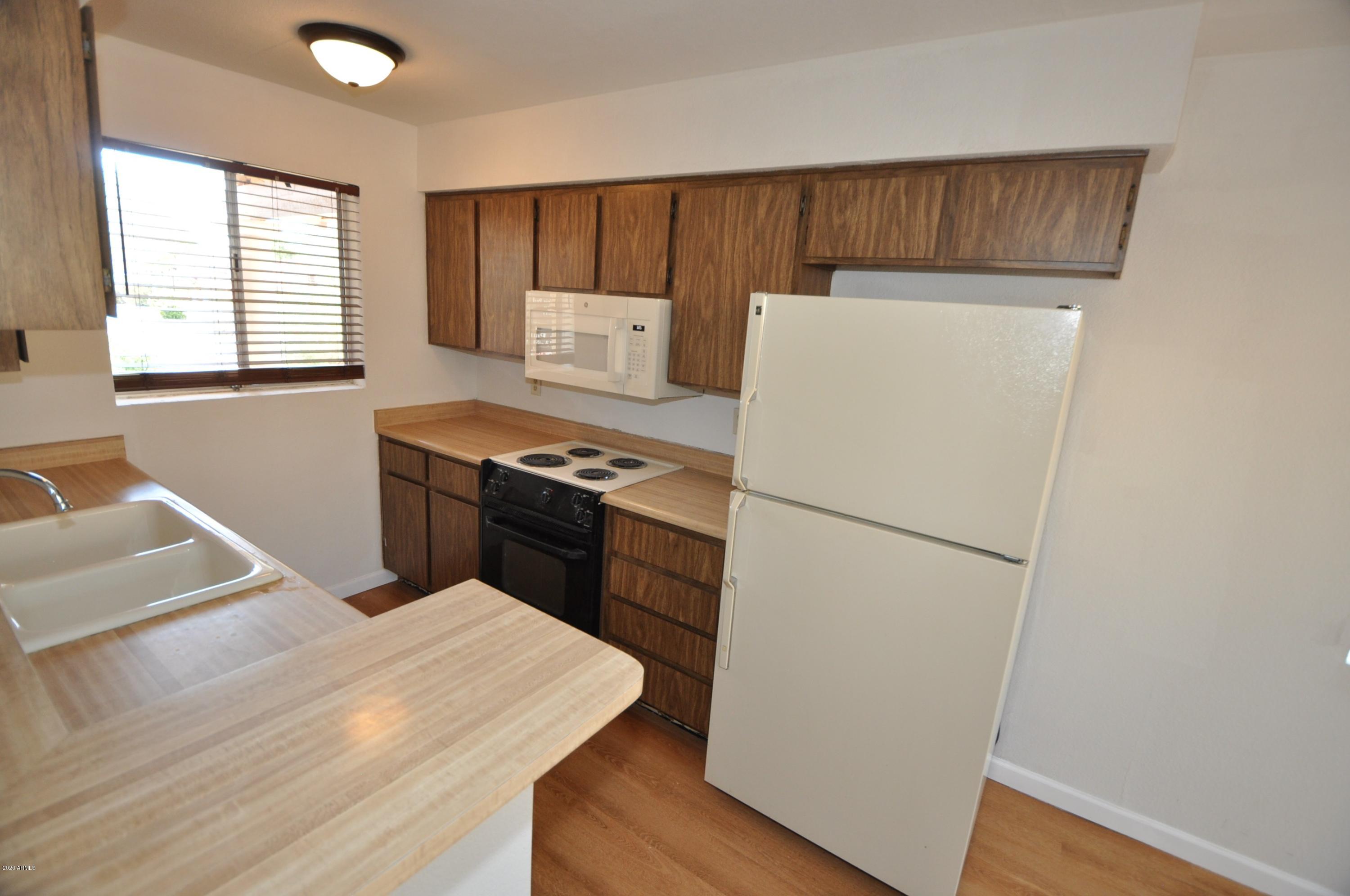 97 North Cooper Road, Unit 113 Chandler, AZ 85225 - Photo 3 of 16 Kitchen