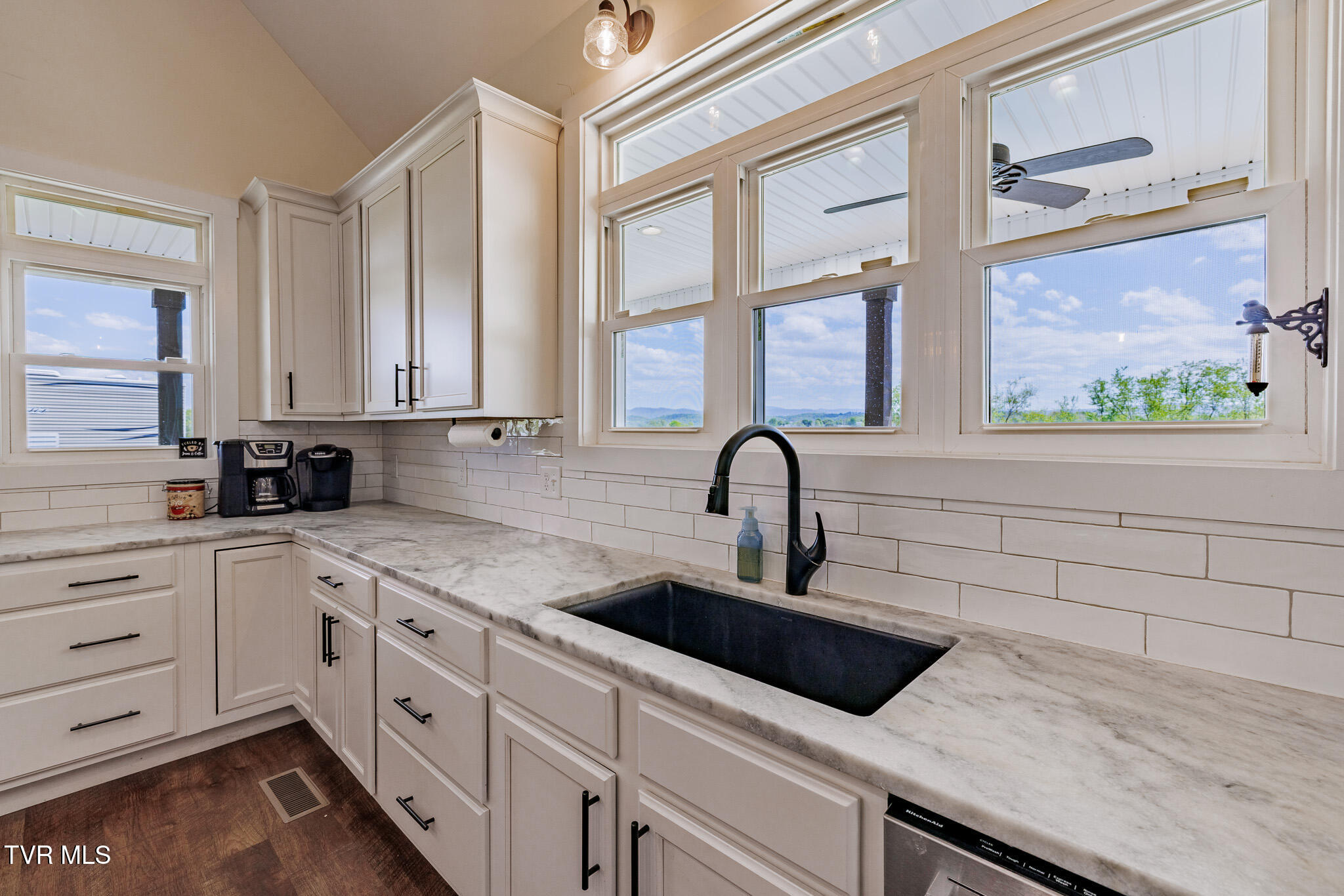 186 Berry Ridge Road Jonesborough, TN 37659 - Photo 14 of 73 1R9A5109-HDR