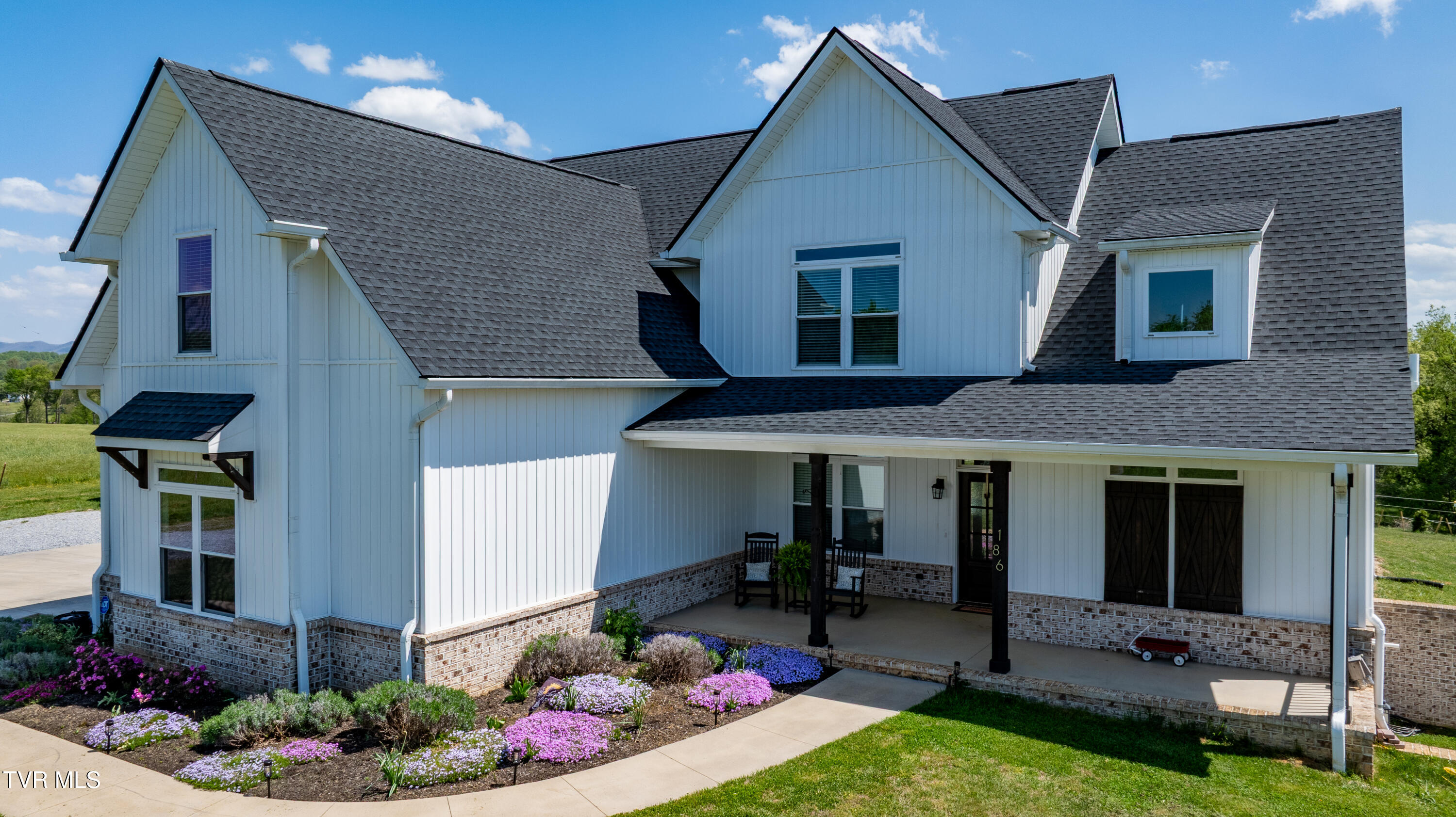 186 Berry Ridge Road Jonesborough, TN 37659 - Photo 3 of 73 dji_fly_20260416_145326_0919_17763668819