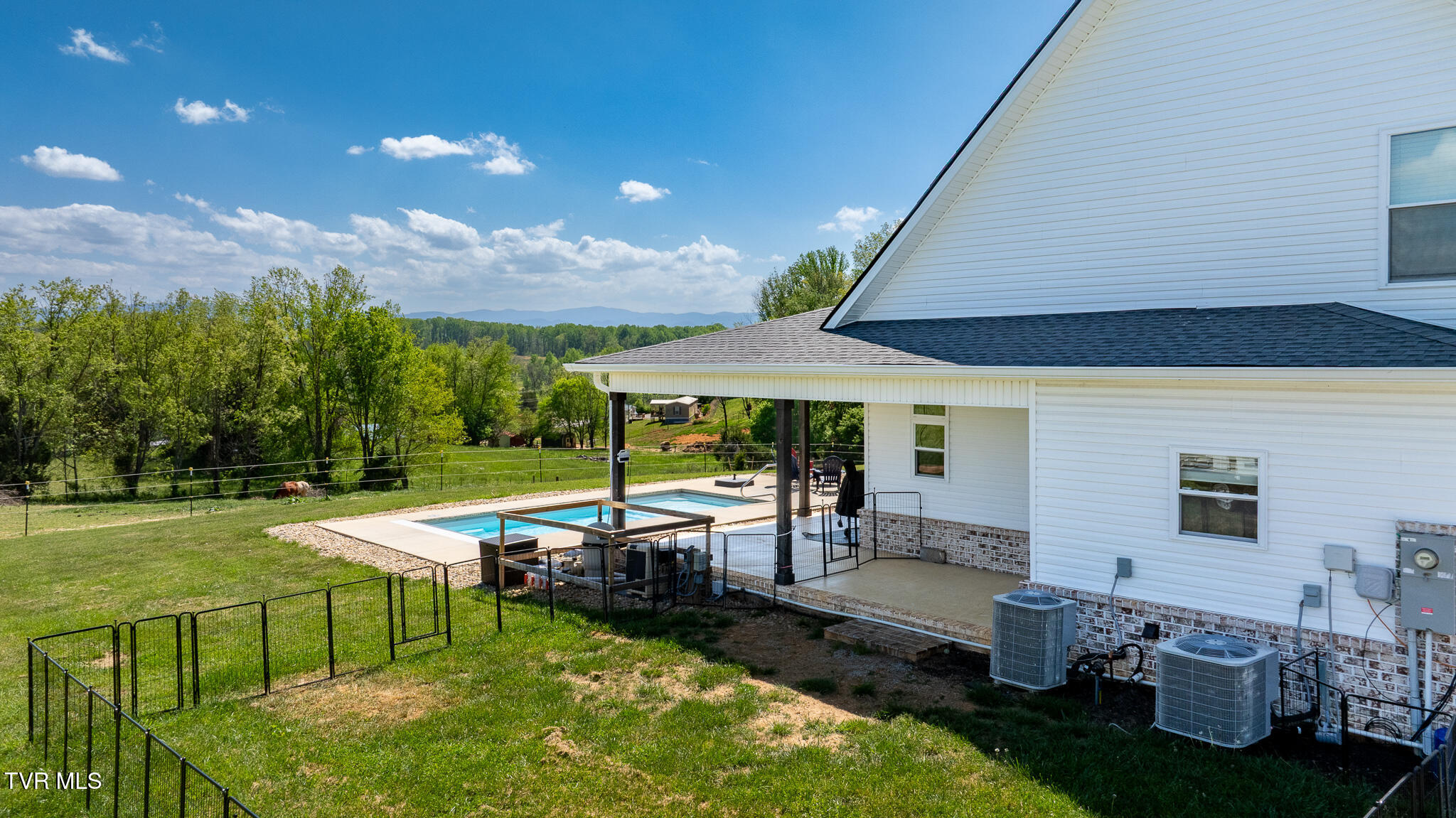 186 Berry Ridge Road Jonesborough, TN 37659 - Photo 64 of 73 dji_fly_20260416_145526_0928_17763668789
