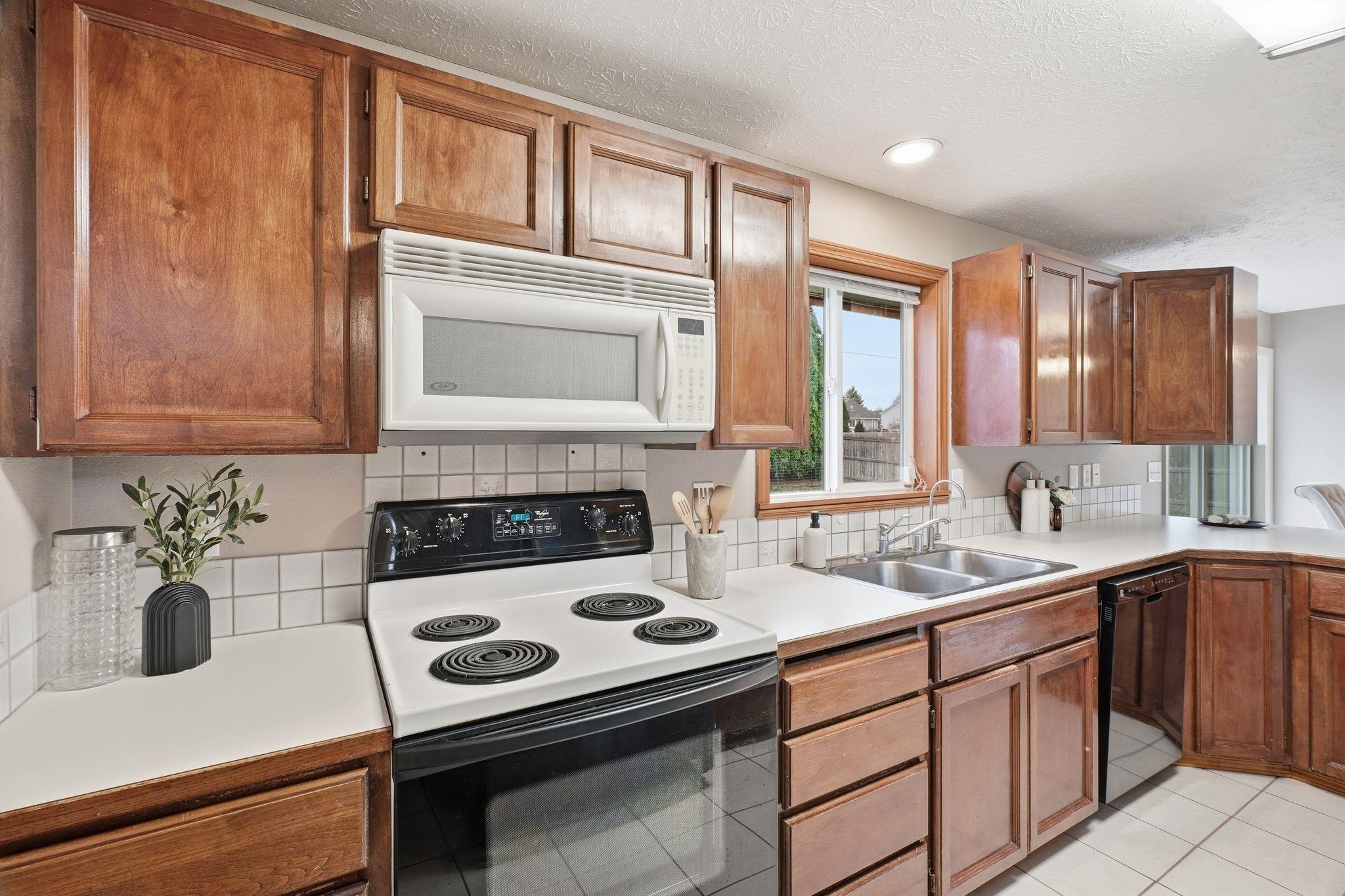 5723 South Ferrall Street Spokane, WA 99223 - Photo 11 of 34