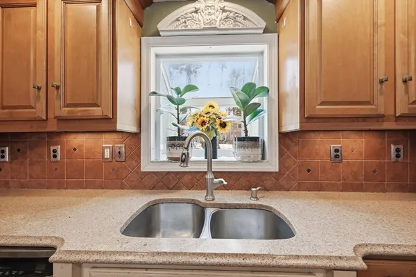 $549,999 | 13 Woodlawn Drive, Sturbridge, MA 01566