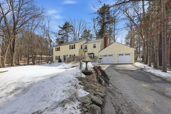 $549,999 | 13 Woodlawn Drive, Sturbridge, MA 01566