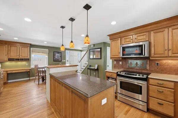 $549,999 | 13 Woodlawn Drive, Sturbridge, MA 01566