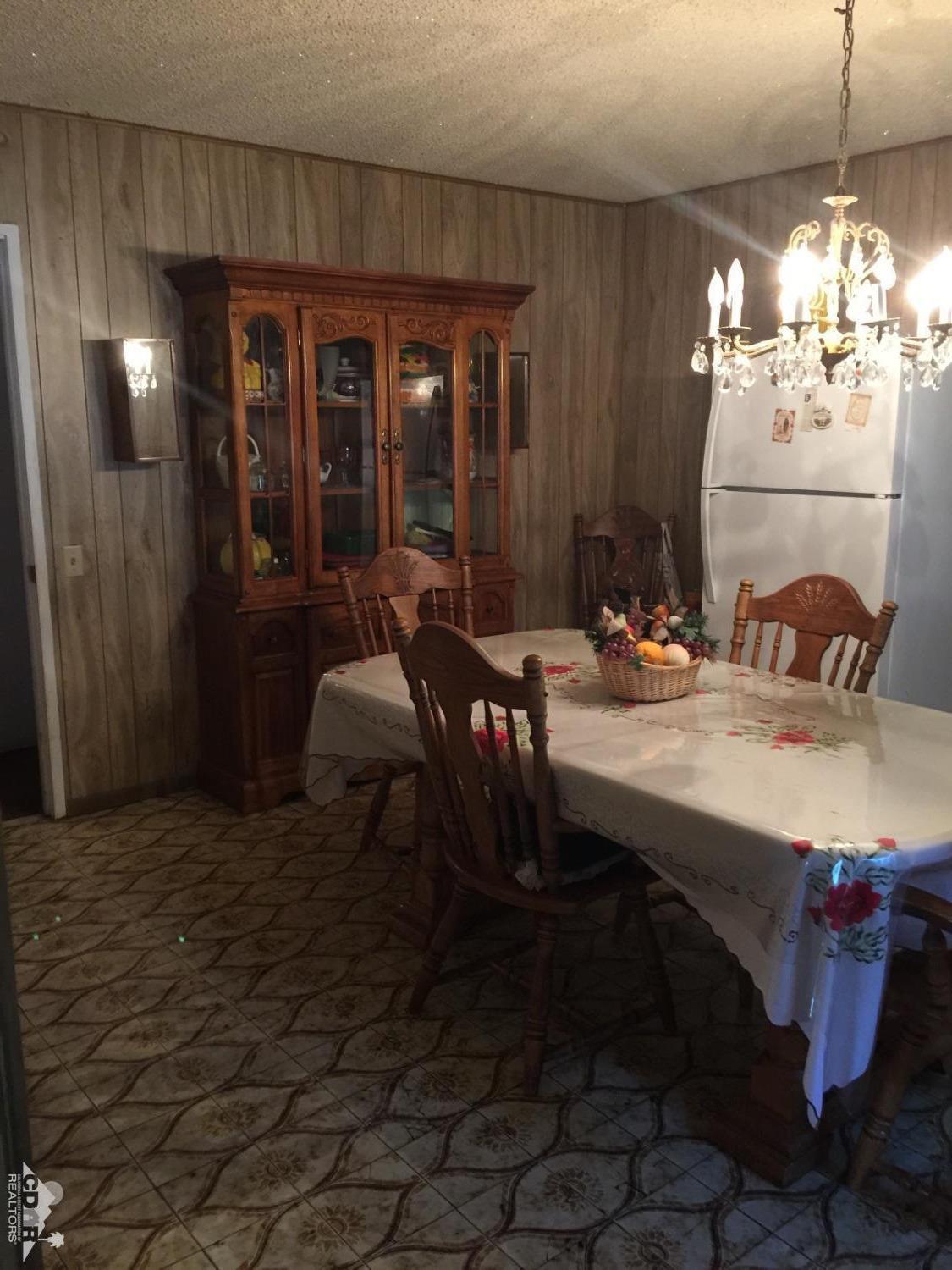 46751 Arabia Street Indio, CA 92201 - Photo 24 of 42 a dining room with a table and chairs