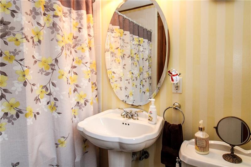 101 Greenlee Road Pittsburgh, PA 15227 - Photo 13 of 22 Gallery Image 13