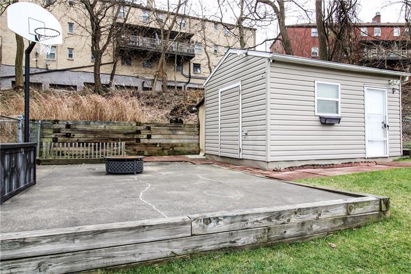 101 Greenlee Road Pittsburgh, PA 15227 - Photo 20 of 22 Gallery Image 20