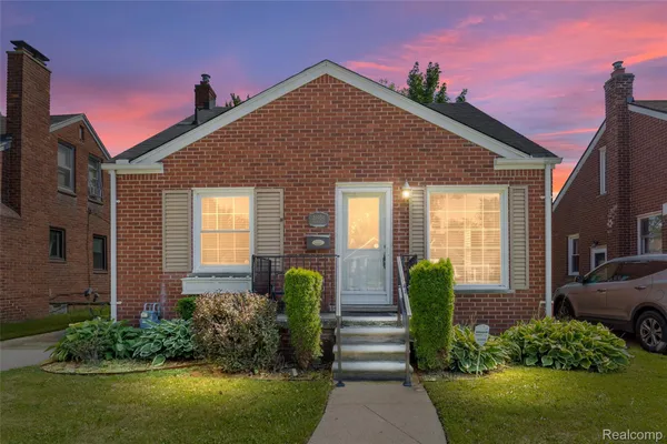 $174,900 | 20934 Hunt Club Drive, Harper Woods, MI 48225