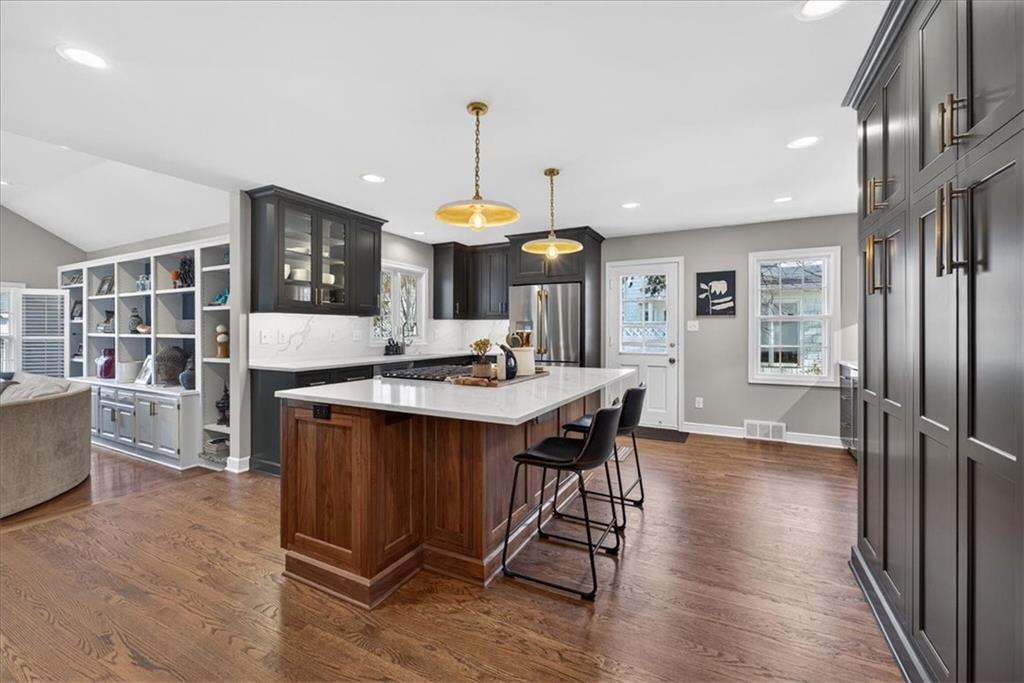 6534 Summit Street Kansas City, MO 64113 - Photo 16 of 51