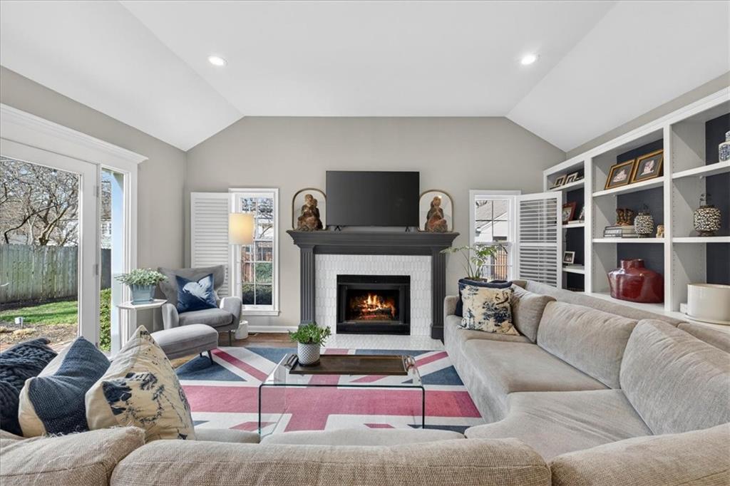 6534 Summit Street Kansas City, MO 64113 - Photo 17 of 51