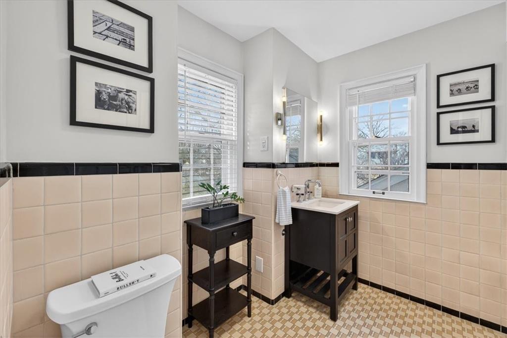 6534 Summit Street Kansas City, MO 64113 - Photo 28 of 51