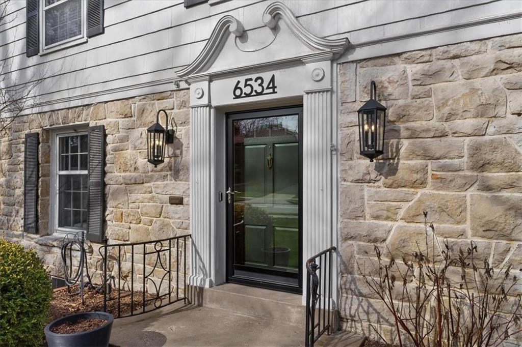 6534 Summit Street Kansas City, MO 64113 - Photo 4 of 51