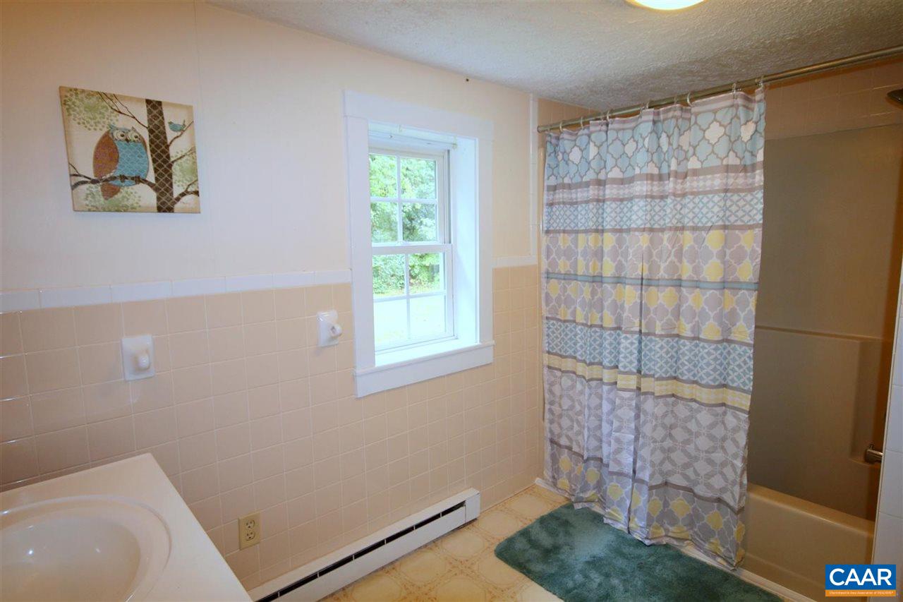 6773 Orange Road Orange, VA 22960 - Photo 18 of 31 a bathroom with a shower