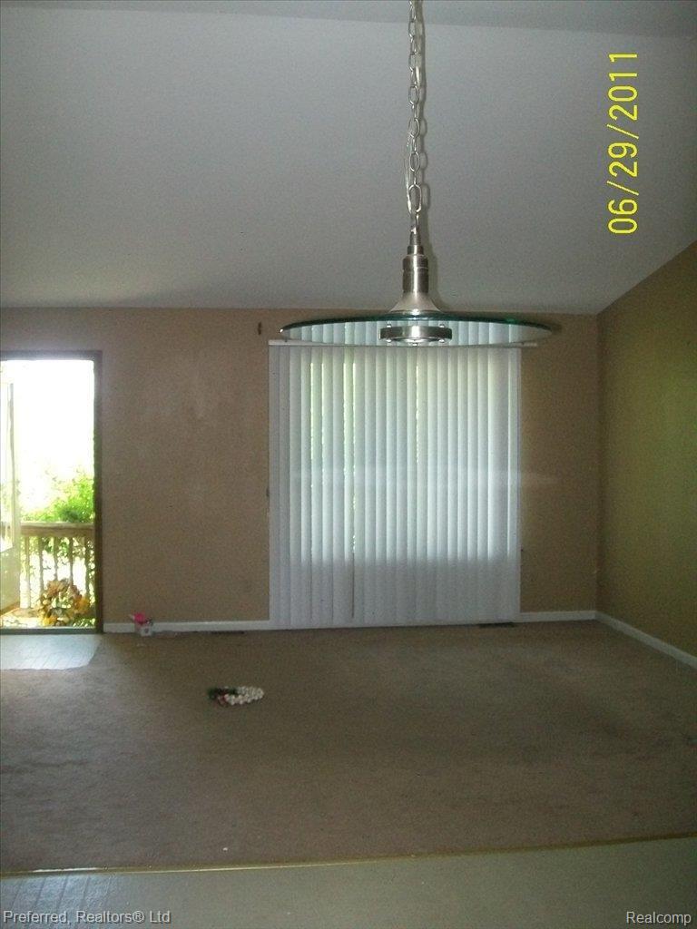 648 Decker Road Walled Lake, MI 48390 - Photo 8 of 22 Living Room