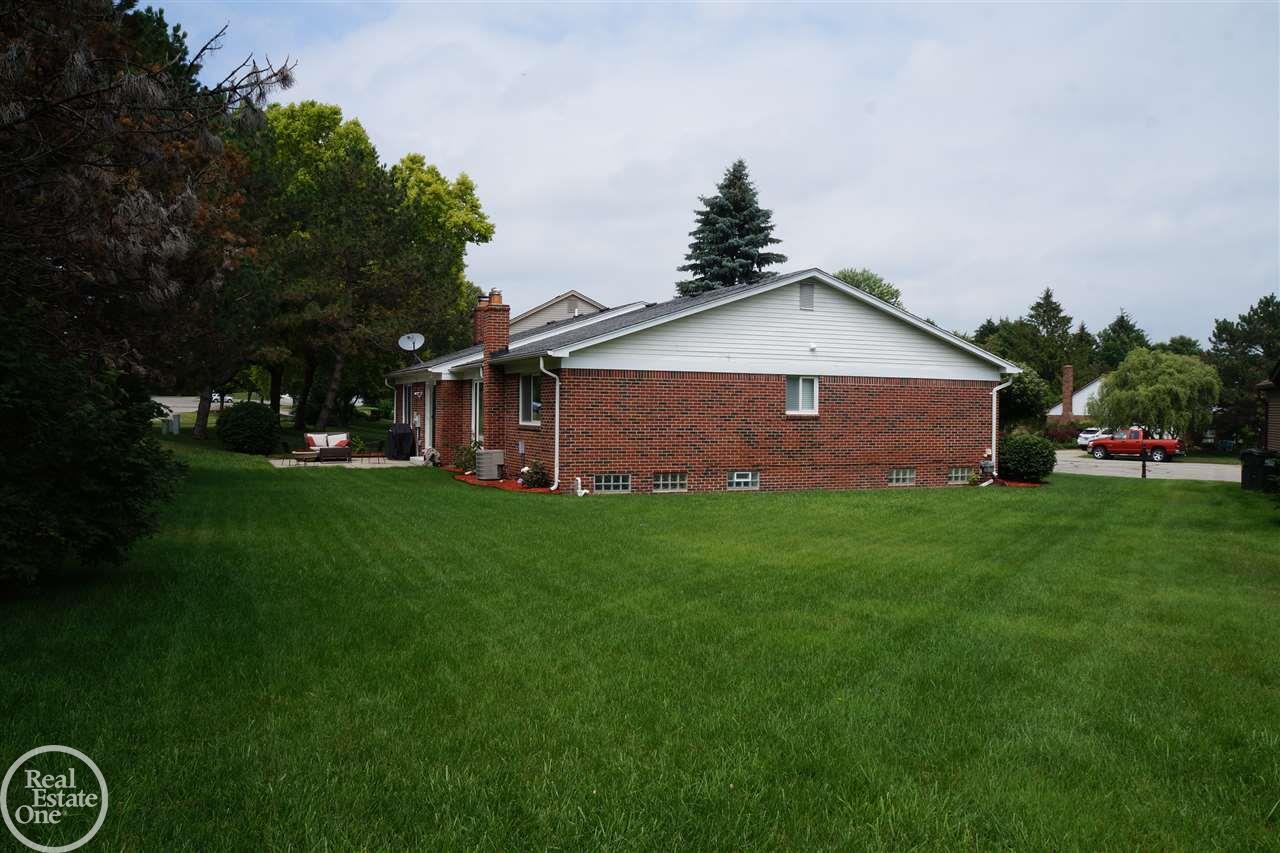 696 Baker Street Rochester Hills, MI 48307 - Photo 20 of 22