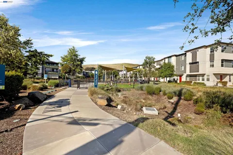 $699,999 | 29259 Hub Court, Hayward, CA 94544
