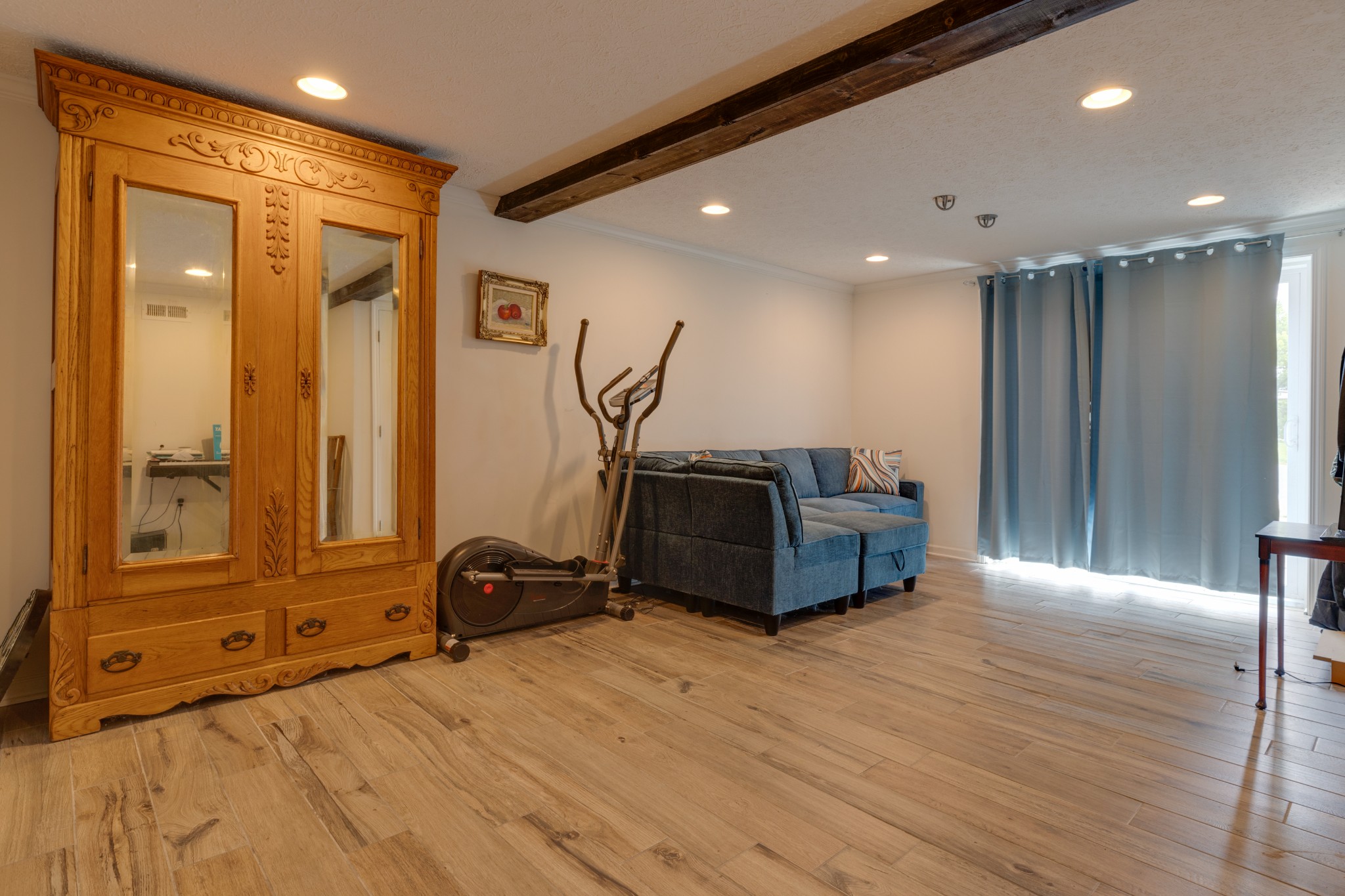 1765 Hayshed Road Charlotte, TN 37036 - Photo 30 of 34 a room with a bed a couch and a large window
