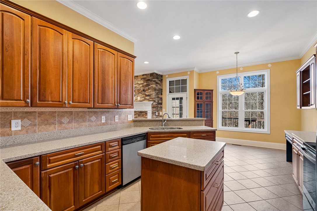 214 South Summit Drive Seneca, SC 29672 - Photo 15 of 44