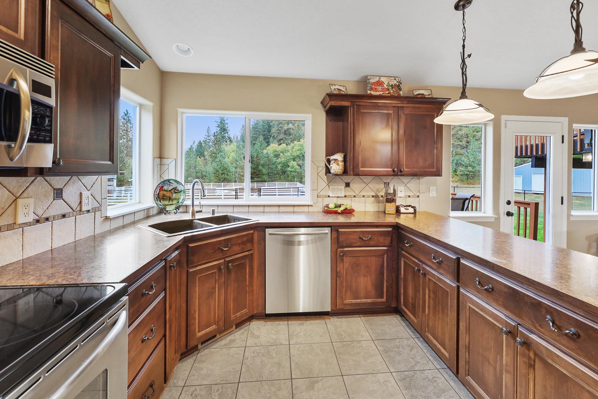 8215 South Sherman Road Spokane, WA 99224 - Photo 5 of 26