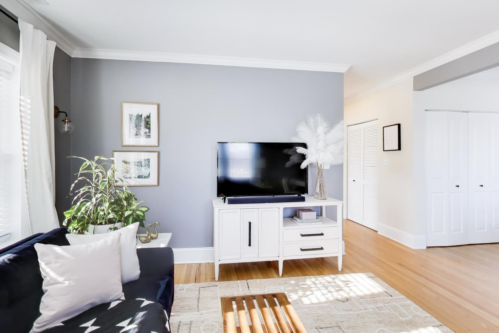 1424 West Cullom Avenue, Unit 3 Chicago, IL 60613 - Photo 7 of 18 a living room with furniture and a flat screen tv