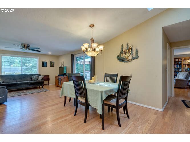 14441 South Maplelane Road Oregon City, OR 97045 - Photo 13 of 44 Dining Room