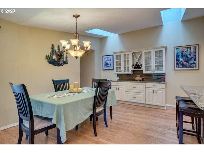 14441 South Maplelane Road Oregon City, OR 97045 - Photo 14 of 44 Dining Room