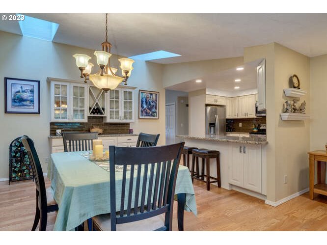 14441 South Maplelane Road Oregon City, OR 97045 - Photo 15 of 44 Dining Room