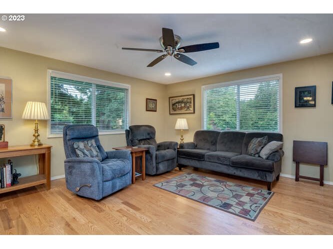 14441 South Maplelane Road Oregon City, OR 97045 - Photo 16 of 44 Family Room