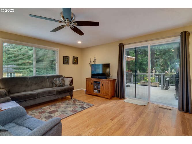 14441 South Maplelane Road Oregon City, OR 97045 - Photo 17 of 44 Family Room