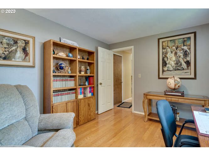 14441 South Maplelane Road Oregon City, OR 97045 - Photo 21 of 44 Den/Office