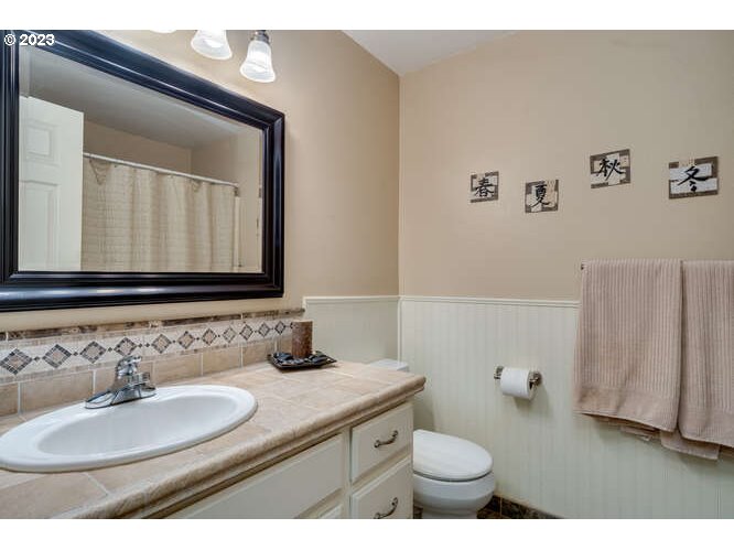 14441 South Maplelane Road Oregon City, OR 97045 - Photo 23 of 44 Bathroom