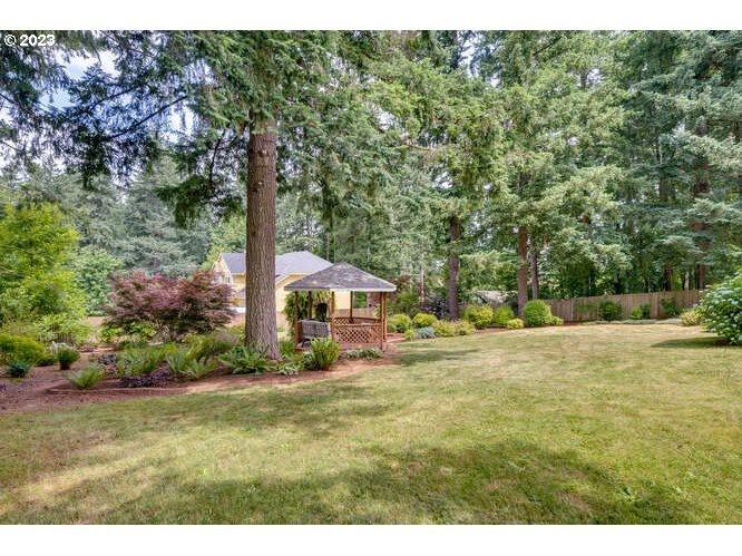 14441 South Maplelane Road Oregon City, OR 97045 - Photo 28 of 44 Backyard