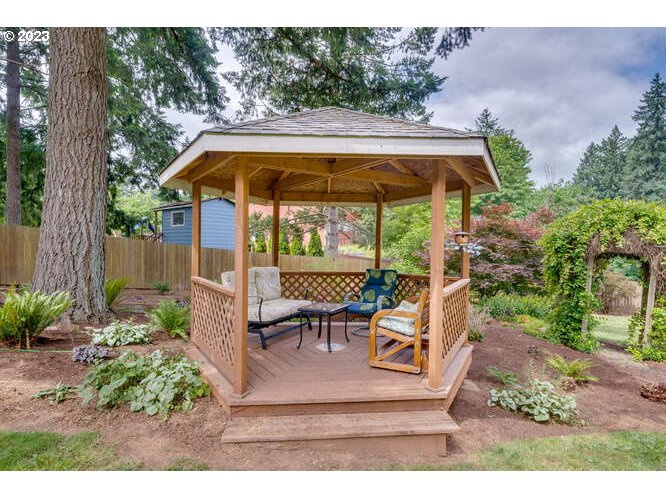 14441 South Maplelane Road Oregon City, OR 97045 - Photo 29 of 44 Gazebo
