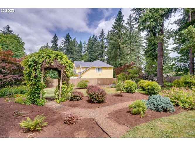 14441 South Maplelane Road Oregon City, OR 97045 - Photo 30 of 44 Backyard