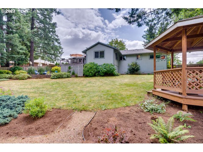 14441 South Maplelane Road Oregon City, OR 97045 - Photo 31 of 44 Backyard