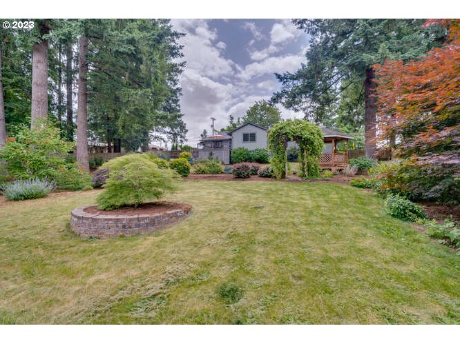 14441 South Maplelane Road Oregon City, OR 97045 - Photo 33 of 44 Backyard