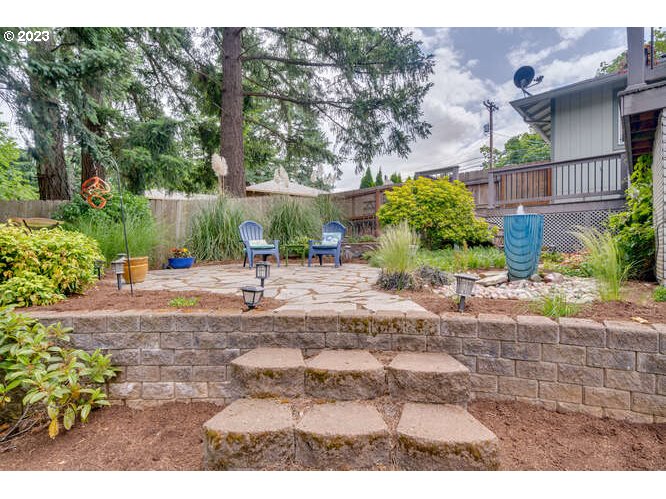 14441 South Maplelane Road Oregon City, OR 97045 - Photo 34 of 44 Patio