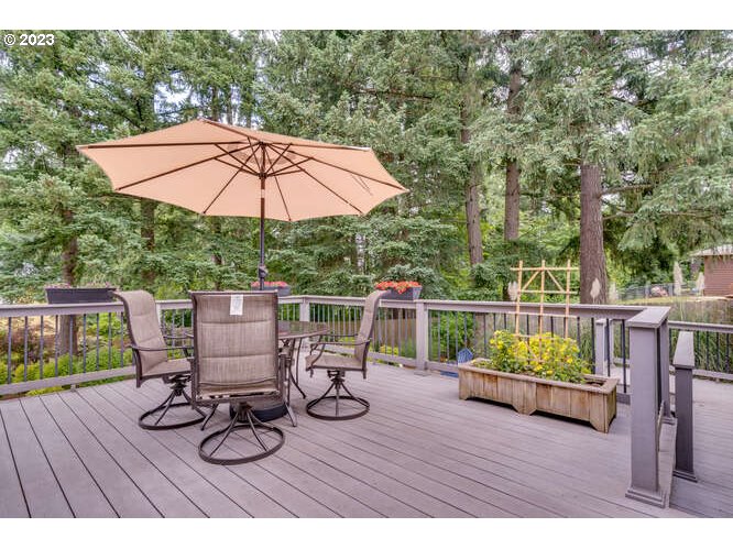 14441 South Maplelane Road Oregon City, OR 97045 - Photo 38 of 44 Deck