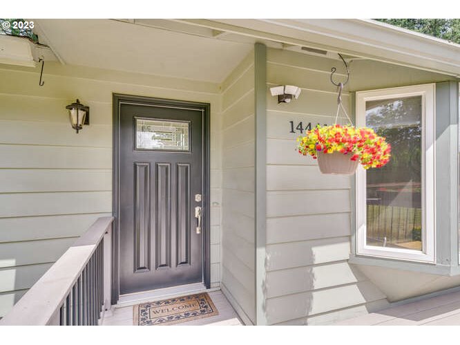 14441 South Maplelane Road Oregon City, OR 97045 - Photo 4 of 44 Entrance/Foyer