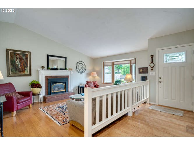 14441 South Maplelane Road Oregon City, OR 97045 - Photo 6 of 44 Entrance/Foyer