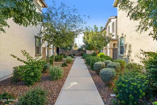 a view of a pathway with house on both side