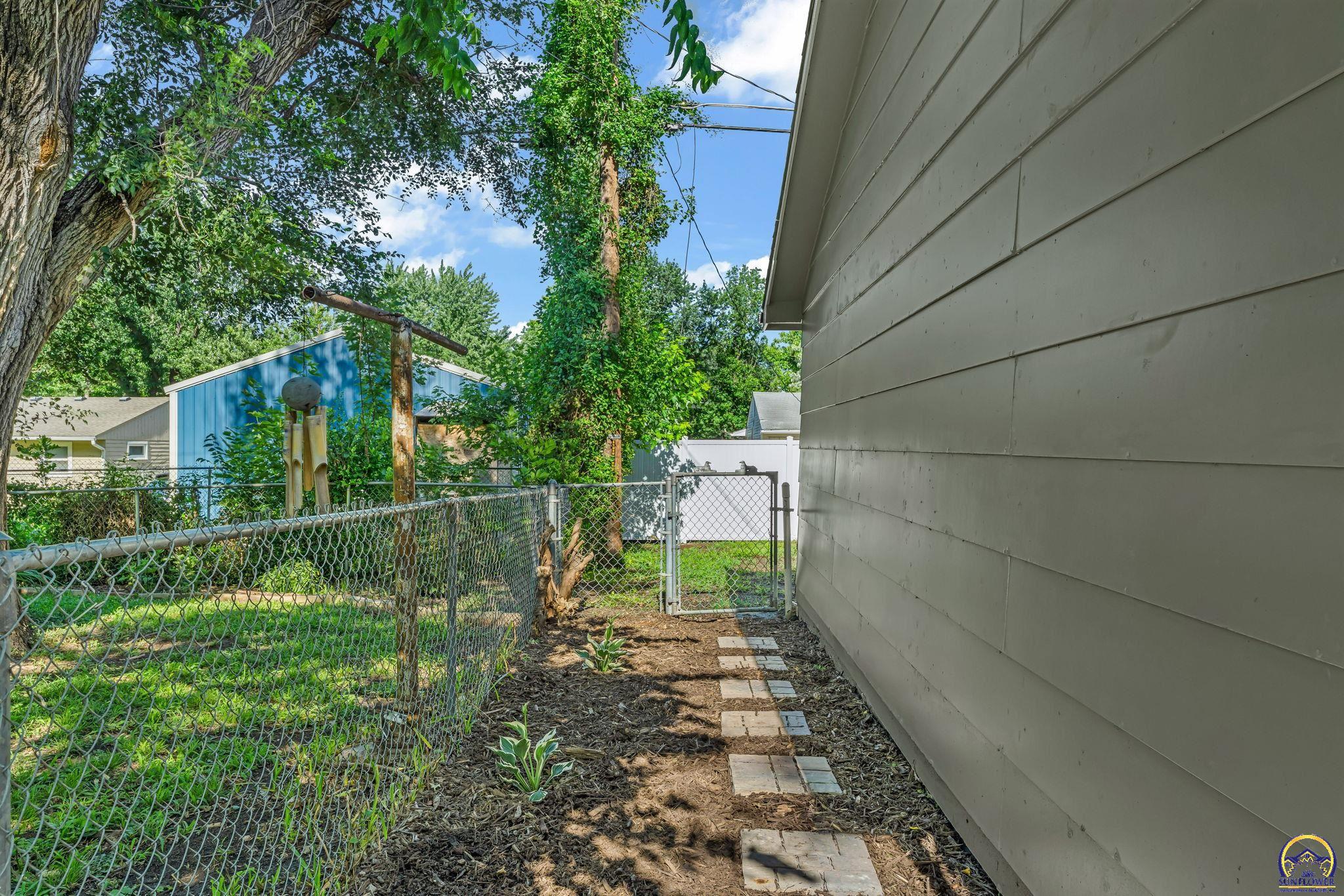 1900 Southwest Fairlawn Road Topeka, KS 66604 - Photo 28 of 34